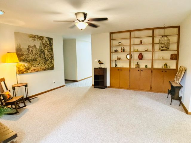 2049 S Brighton Drive, Springfield, MO 65804