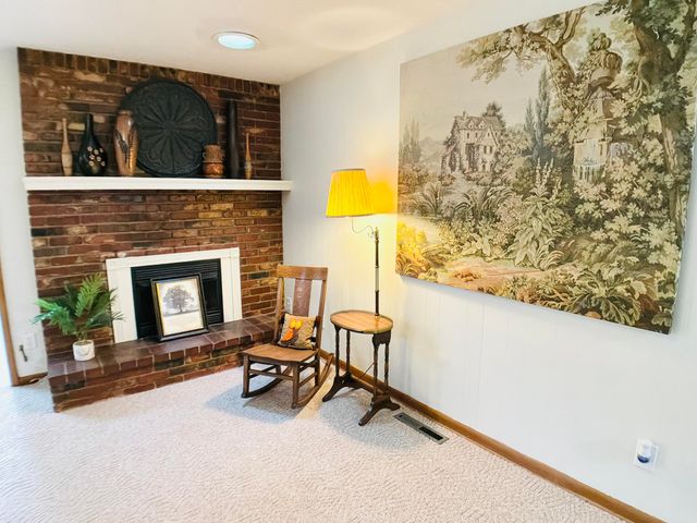 2049 S Brighton Drive, Springfield, MO 65804
