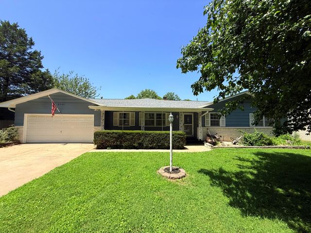 2049 S Brighton Drive, Springfield, MO 65804