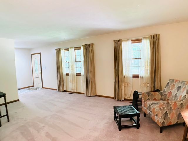 2049 S Brighton Drive, Springfield, MO 65804
