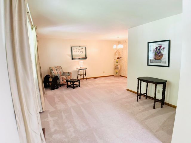 2049 S Brighton Drive, Springfield, MO 65804