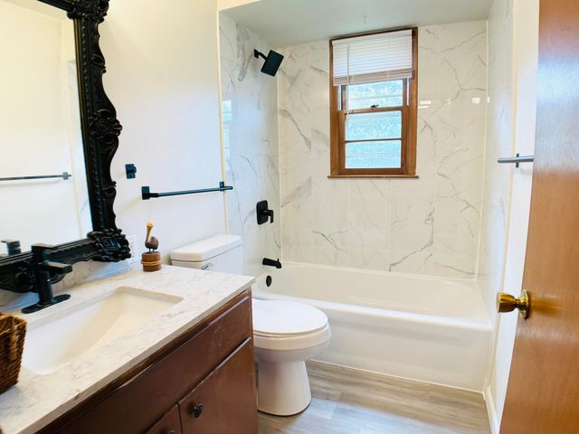2049 S Brighton Drive, Springfield, MO 65804