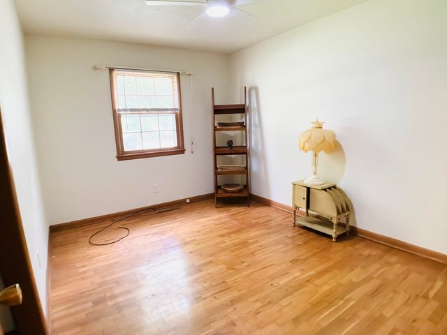 2049 S Brighton Drive, Springfield, MO 65804