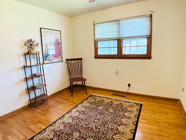 2049 S Brighton Drive, Springfield, MO 65804