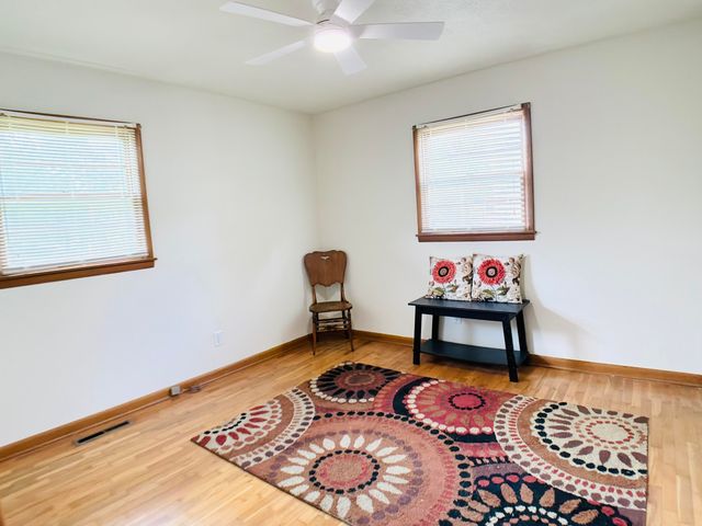 2049 S Brighton Drive, Springfield, MO 65804