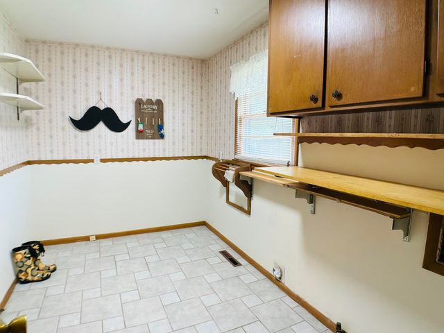 2049 S Brighton Drive, Springfield, MO 65804