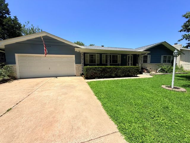 2049 S Brighton Drive, Springfield, MO 65804