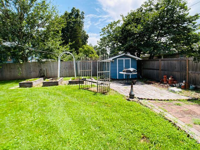 2049 S Brighton Drive, Springfield, MO 65804