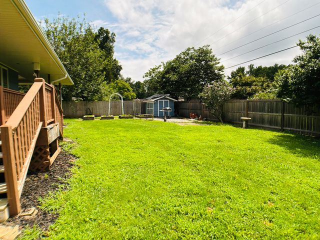 2049 S Brighton Drive, Springfield, MO 65804