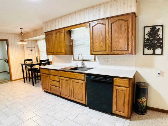 2049 S Brighton Drive, Springfield, MO 65804