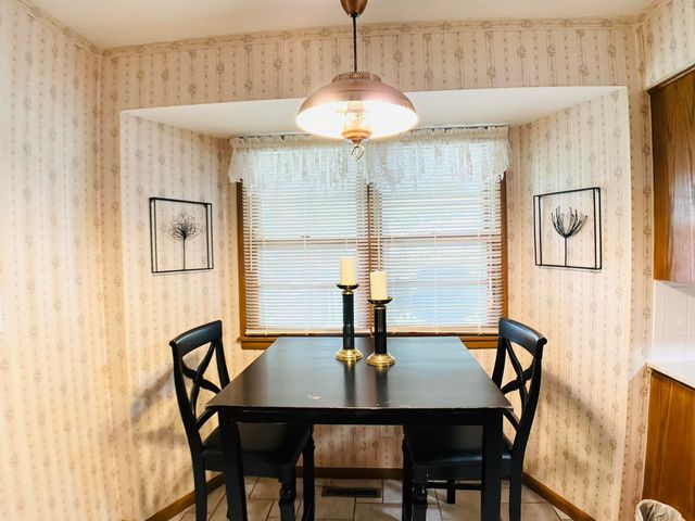 2049 S Brighton Drive, Springfield, MO 65804