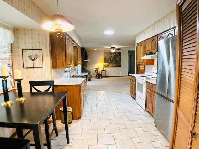 2049 S Brighton Drive, Springfield, MO 65804