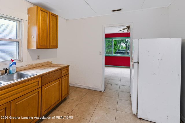 1223 Warwick Drive, Lansing, MI 48910