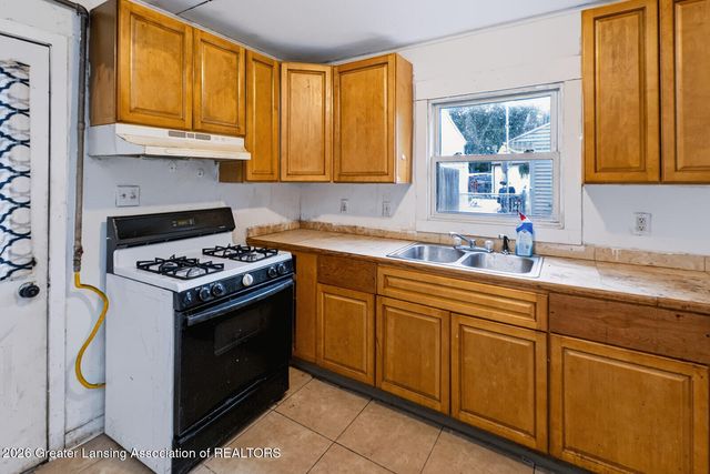 1223 Warwick Drive, Lansing, MI 48910