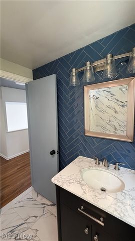 24420 Glenbrook Boulevard, Euclid, OH 44117