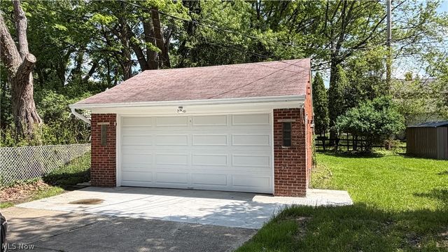 24420 Glenbrook Boulevard, Euclid, OH 44117