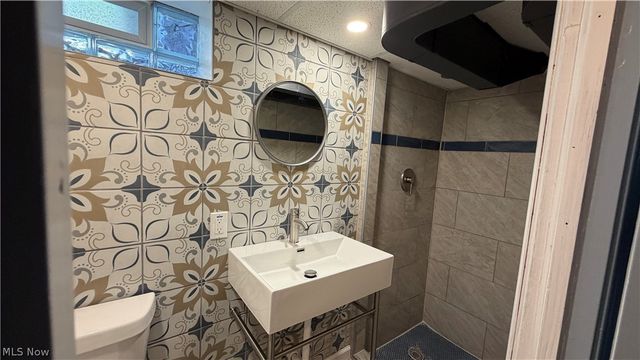 24420 Glenbrook Boulevard, Euclid, OH 44117