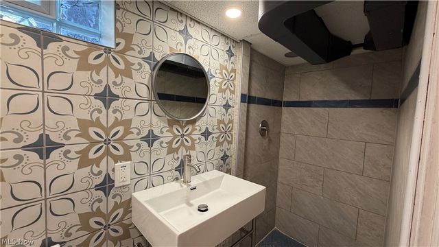 24420 Glenbrook Boulevard, Euclid, OH 44117