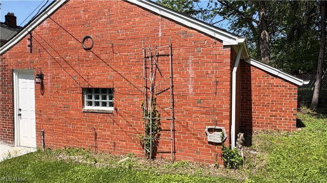 24420 Glenbrook Boulevard, Euclid, OH 44117