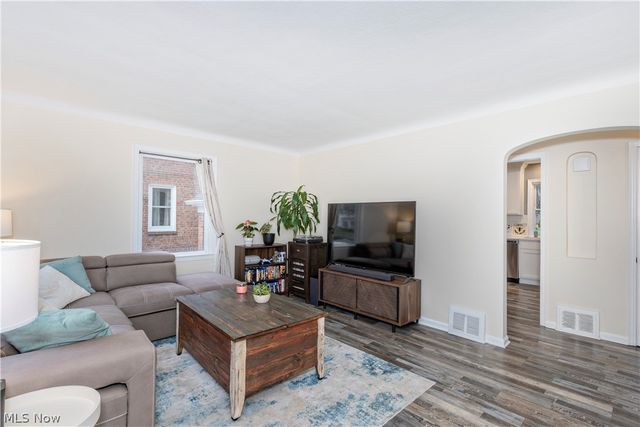 1608 Sunview Road, Lyndhurst, OH 44124