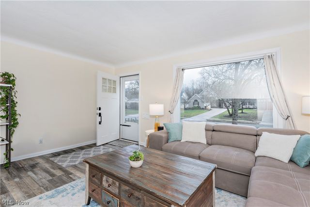 1608 Sunview Road, Lyndhurst, OH 44124