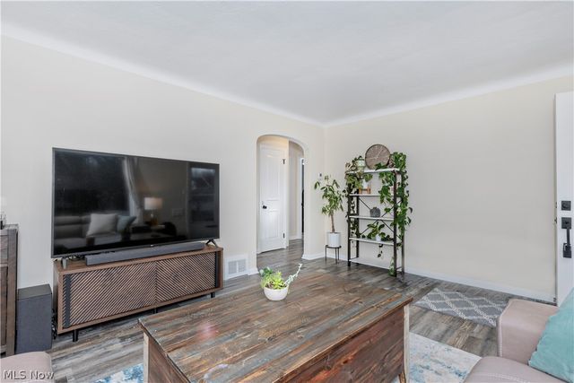 1608 Sunview Road, Lyndhurst, OH 44124