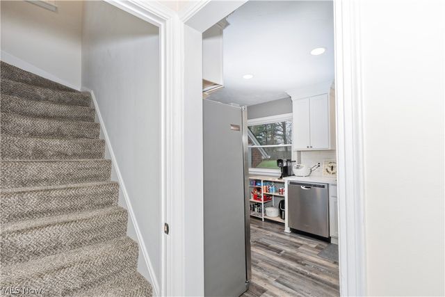 1608 Sunview Road, Lyndhurst, OH 44124