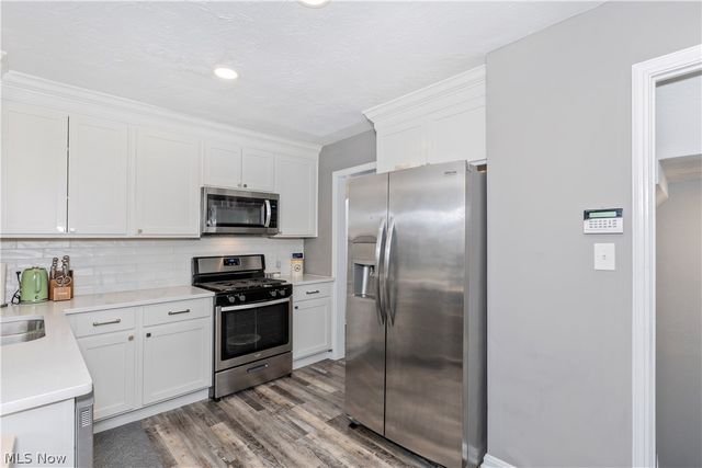 1608 Sunview Road, Lyndhurst, OH 44124