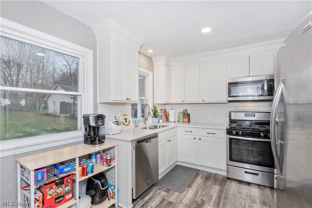 1608 Sunview Road, Lyndhurst, OH 44124