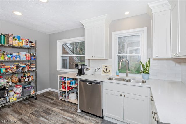 1608 Sunview Road, Lyndhurst, OH 44124