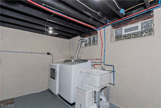 1608 Sunview Road, Lyndhurst, OH 44124