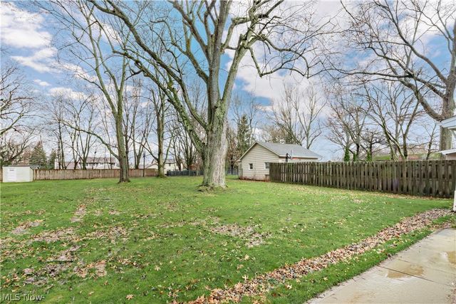 1608 Sunview Road, Lyndhurst, OH 44124