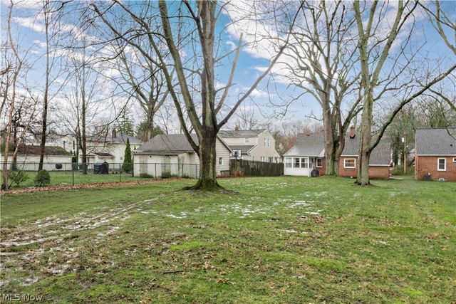 1608 Sunview Road, Lyndhurst, OH 44124