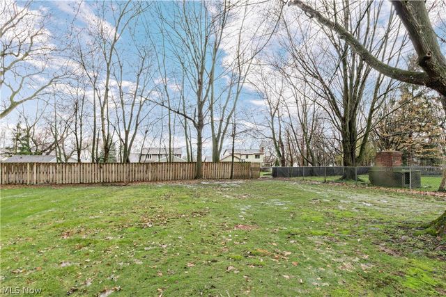 1608 Sunview Road, Lyndhurst, OH 44124