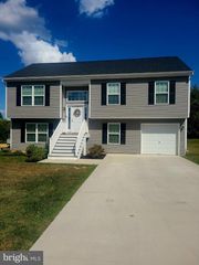 17 INFANTRY CT, Hedgesville, WV 25427