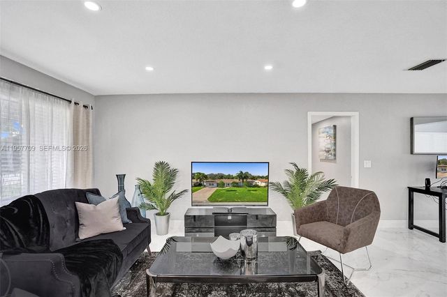 1005 SE 9th Ave, Deerfield Beach, FL 33441