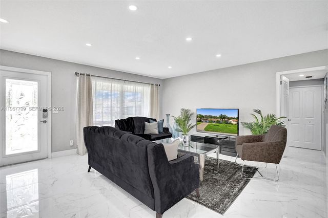 1005 SE 9th Ave, Deerfield Beach, FL 33441