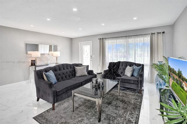 1005 SE 9th Ave, Deerfield Beach, FL 33441