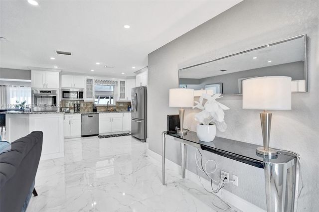 1005 SE 9th Ave, Deerfield Beach, FL 33441