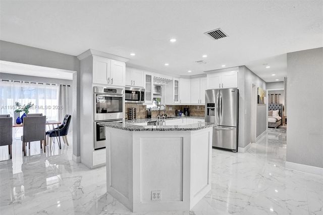 1005 SE 9th Ave, Deerfield Beach, FL 33441