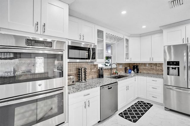 1005 SE 9th Ave, Deerfield Beach, FL 33441