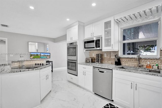 1005 SE 9th Ave, Deerfield Beach, FL 33441