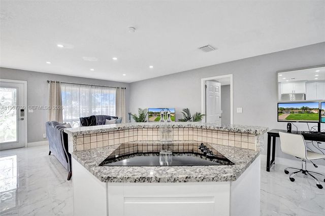 1005 SE 9th Ave, Deerfield Beach, FL 33441