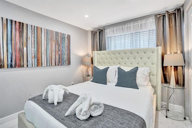 1005 SE 9th Ave, Deerfield Beach, FL 33441