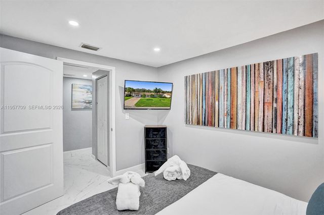 1005 SE 9th Ave, Deerfield Beach, FL 33441