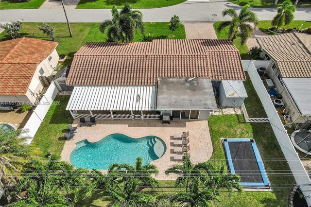 1005 SE 9th Ave, Deerfield Beach, FL 33441