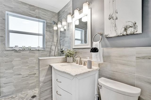 1005 SE 9th Ave, Deerfield Beach, FL 33441