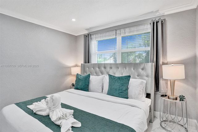 1005 SE 9th Ave, Deerfield Beach, FL 33441