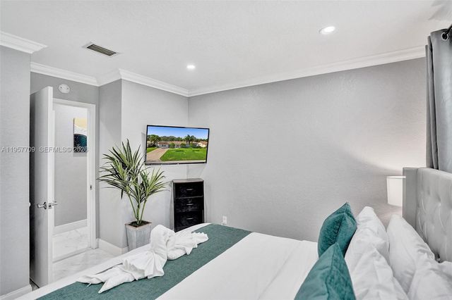 1005 SE 9th Ave, Deerfield Beach, FL 33441