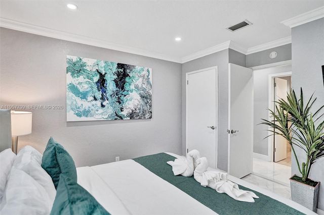 1005 SE 9th Ave, Deerfield Beach, FL 33441